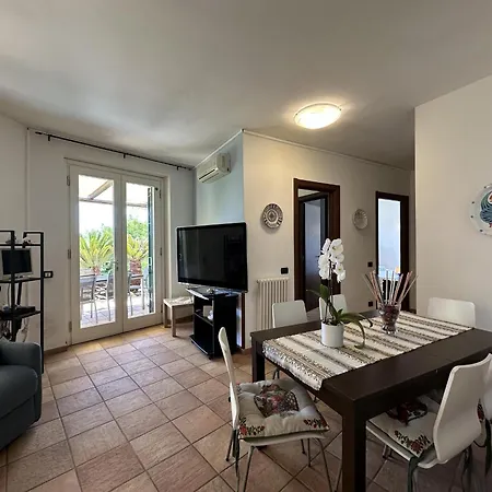 Mareluna Stylish Waterfront With Pool Near Sandy Beaches 圣特伦佐