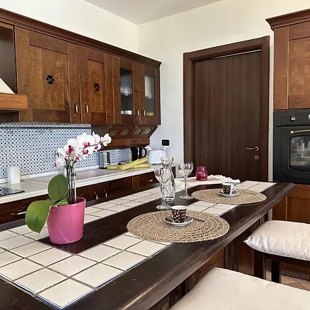 Mareluna Stylish Waterfront With Pool Near Sandy Beaches 圣特伦佐