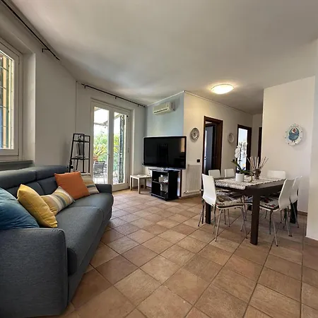 Mareluna Stylish Waterfront With Pool Near Sandy Beaches Villa