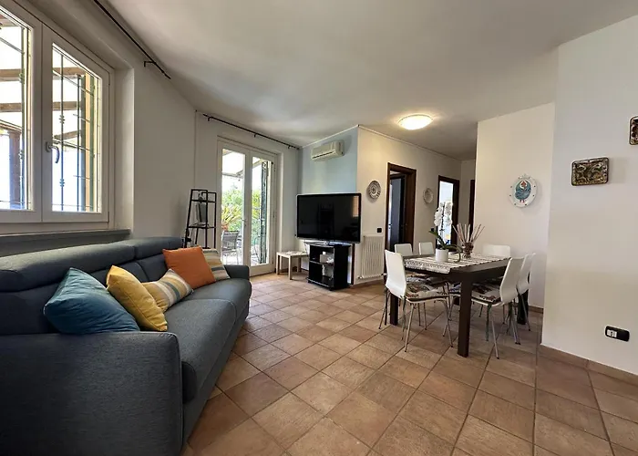 Mareluna Stylish Waterfront With Pool Near Sandy Beaches Villa