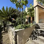 Βίλα Mareluna Stylish Waterfront With Pool Near Sandy Beaches