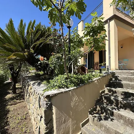 فيلة Mareluna Stylish Waterfront With Pool Near Sandy Beaches