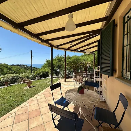 Villa Mareluna Stylish Waterfront With Pool Near Sandy Beaches