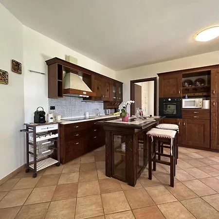 Willa Mareluna Stylish Waterfront With Pool Near Sandy Beaches San Terenzo