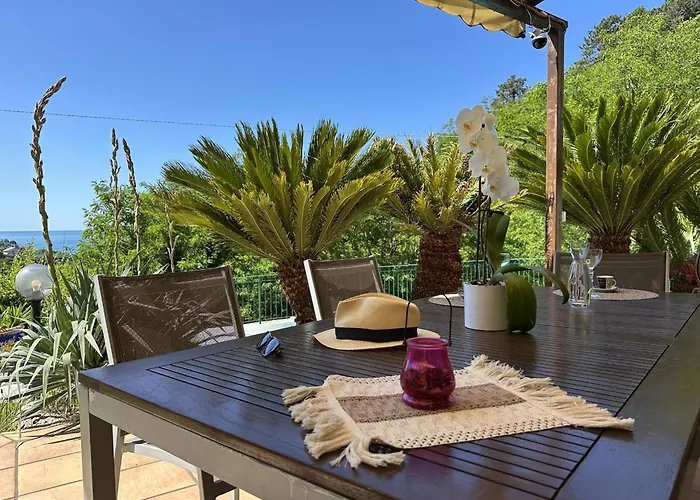 Mareluna Stylish Waterfront With Pool Near Sandy Beaches